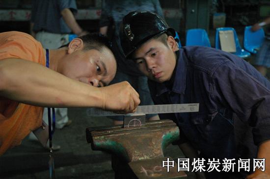 选煤楼里的铿锵玫瑰--记<em>冀中</em>能源峰峰集团通