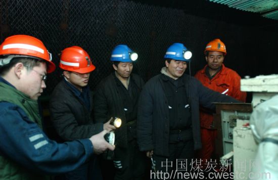 图文:济三煤矿井下现场变课堂强化班组建设-中