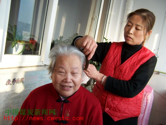 图文:莱芜煤机厂有个孝顺媳妇-中国煤炭新闻网